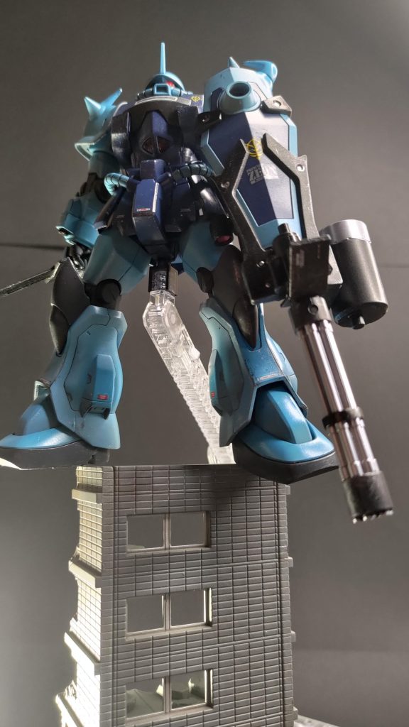 震える山っぽく廃ビルに乗せてみましたが原作に比べ明らかにビルが小さいのでバランス悪いです