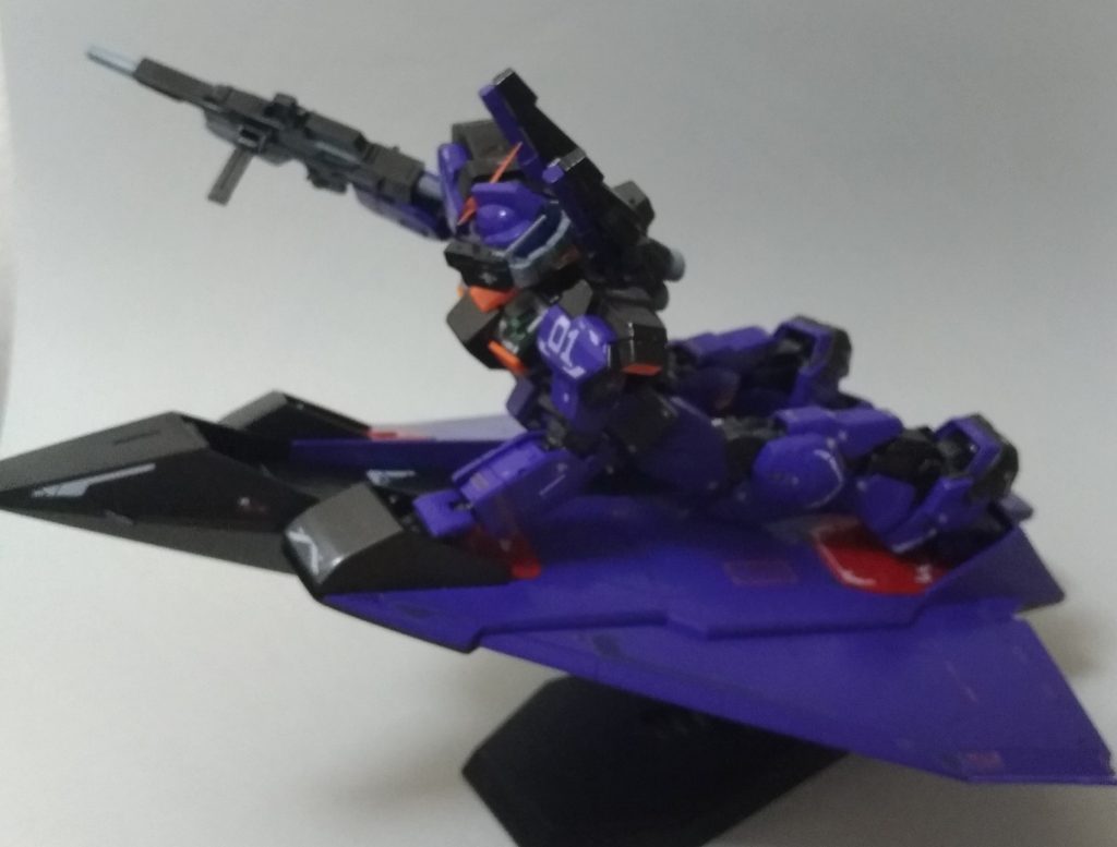 紫色 パープル・黒色 黒鉄色・グレー 明灰色・赤色 レッド・黄色 オレンジ・蛍光塗料 以上をベースに調色しています。