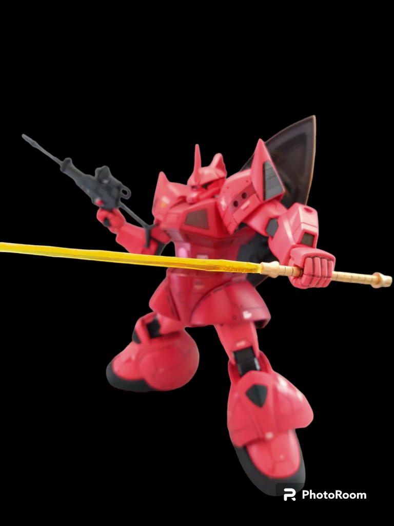 ちょっと見切れてギリギリですがナギナタではなくてサーベルタイプです。