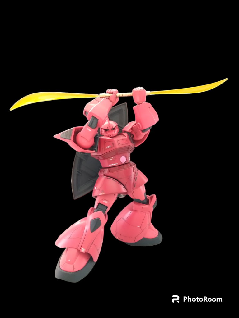 ナギナタ構え。アニメの中でガンダムのサーベルを受け止めているのですが…この素材ならサーベルで斬られないのでは？