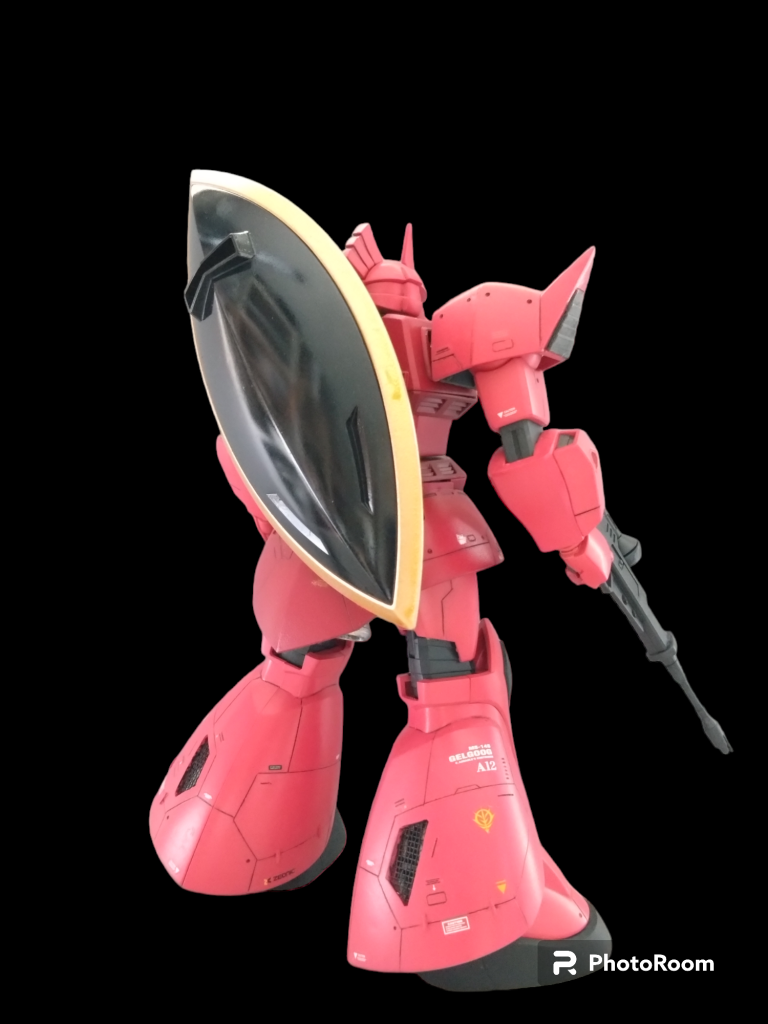 シールド塗装が綺麗に出来たのでデカール無し。エースはシールドも綺麗なのか。本体のデカールは頑張ってみました。