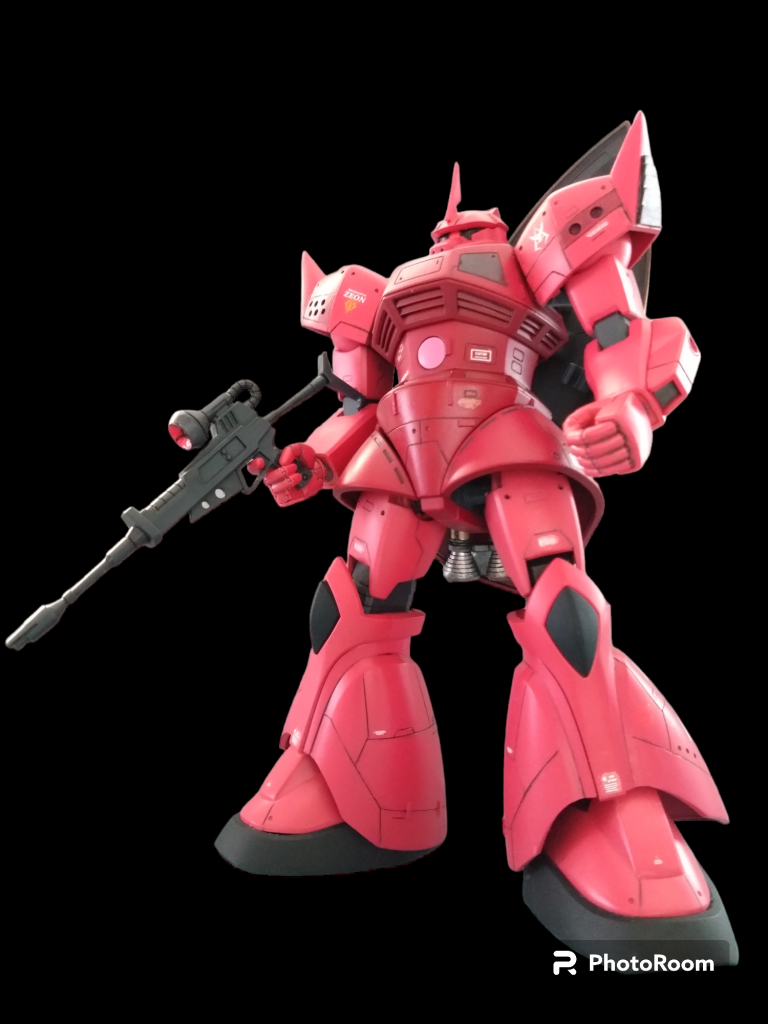 立ち姿です。今回は今迄あまりやってなかった苦手なスジボリを頑張ってやってディティールアップで綺麗に仕上げてみたいという目標で製作しました。