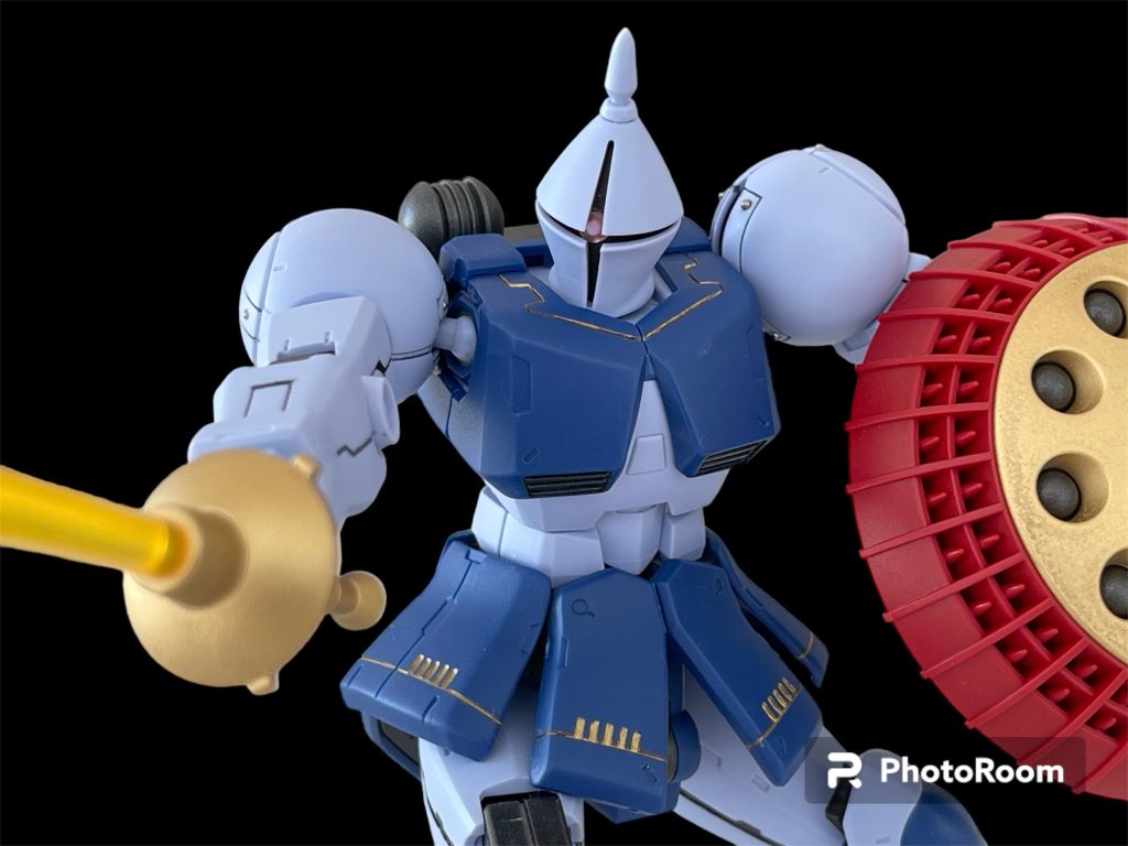 関節部などのグレーと盾などのゴールド以外は未塗装です。