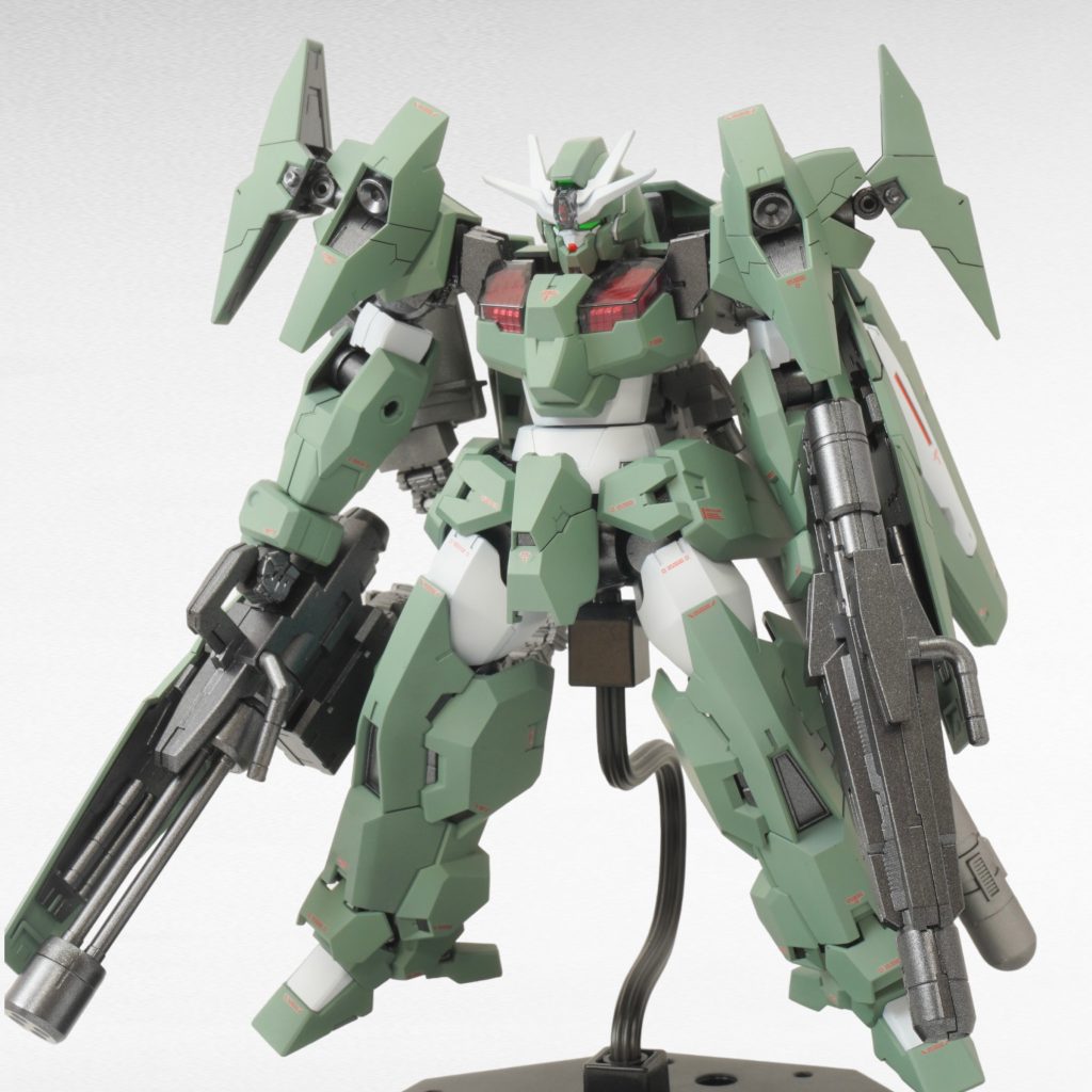 ウルの脚部はそのままにシンプルな上半身にソーンのパーツを使ってボリュームアップしています。