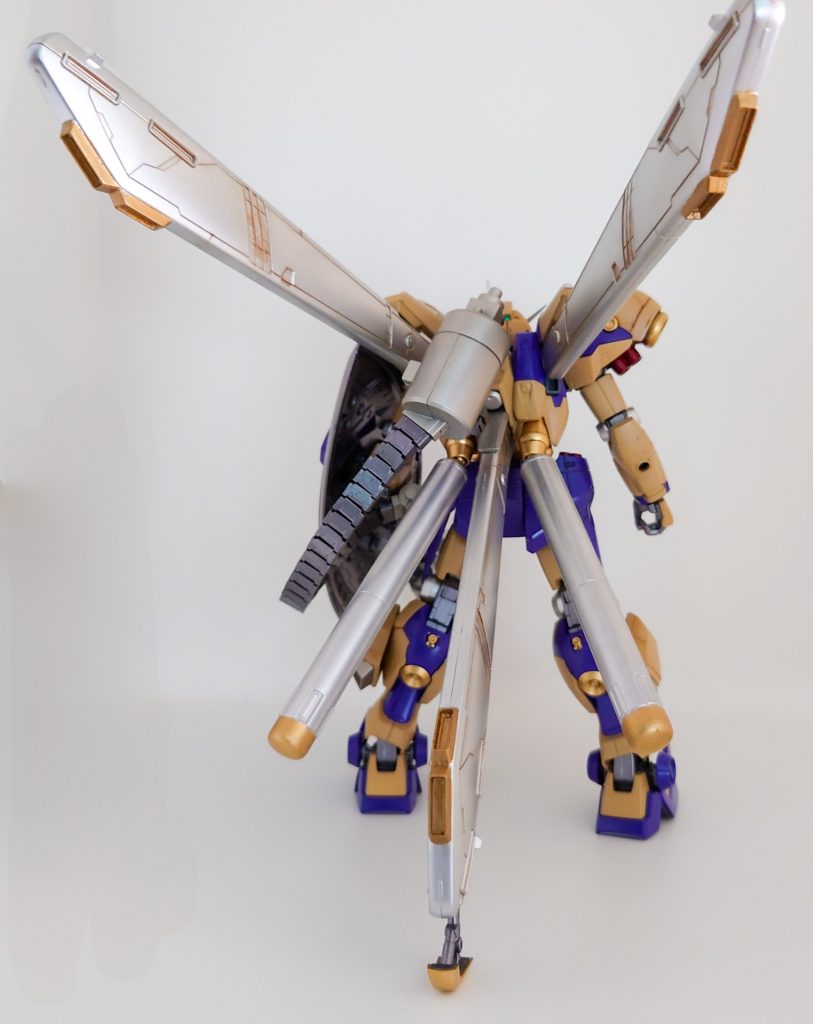 背面通常のシュツルムブースター3基に加えて、プロペラタンクを2基増設しております。