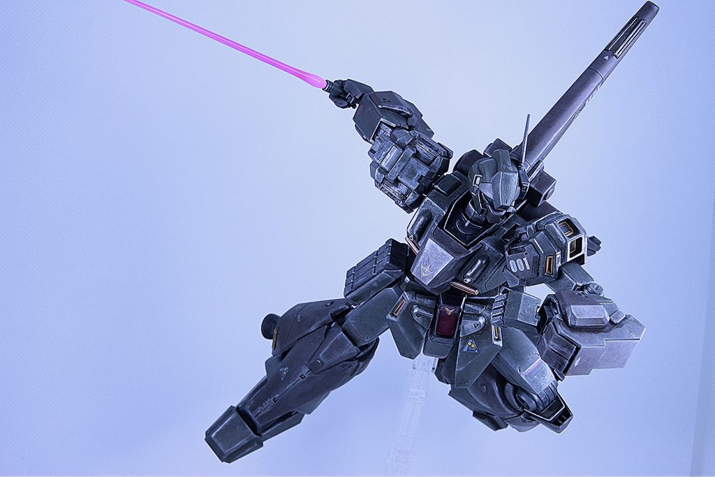 ミサイルは脱着可能、このポーズもやらせたかった