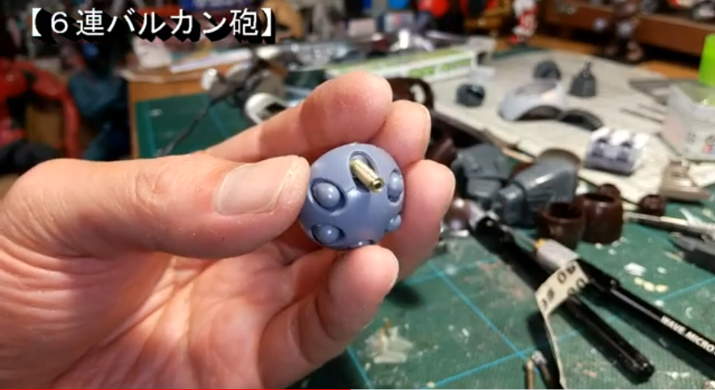 二つあるミサイルランチャーを6連バルカンに改造しました。