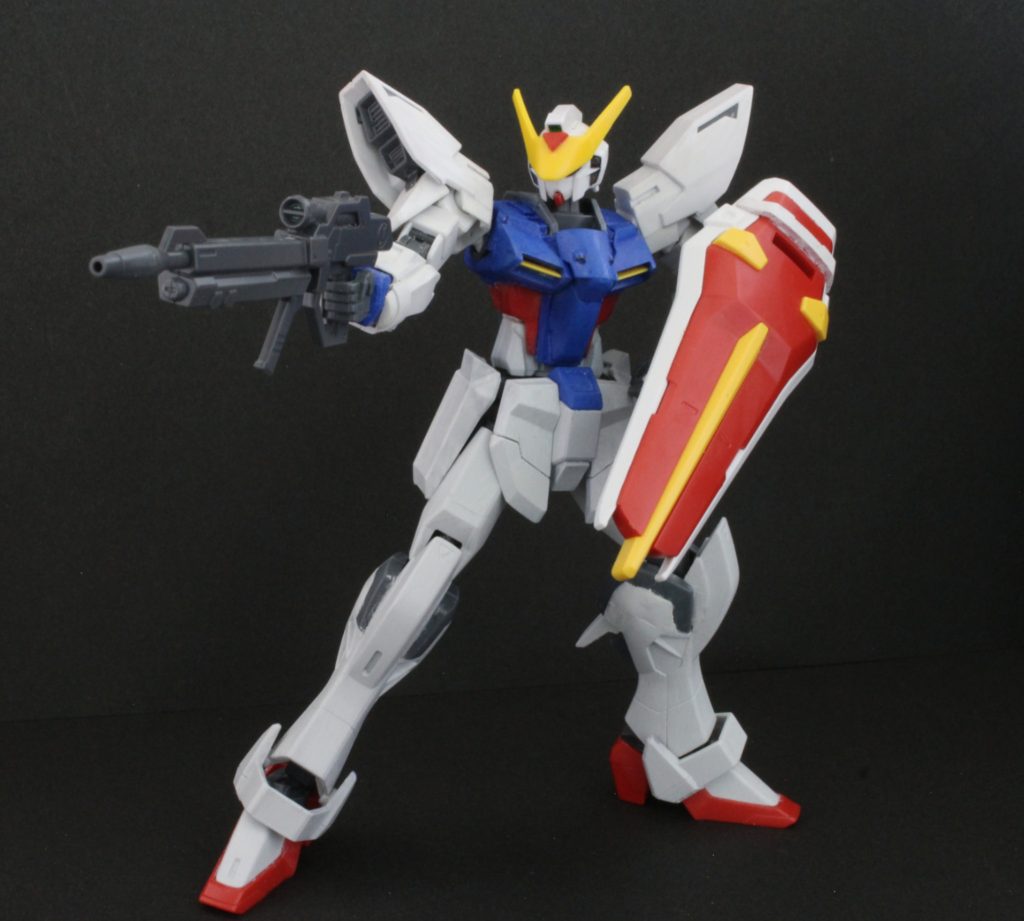 兵装としては、ビームライフルやシールドのほか、頭部バルカンや胸部バルカンを装備している