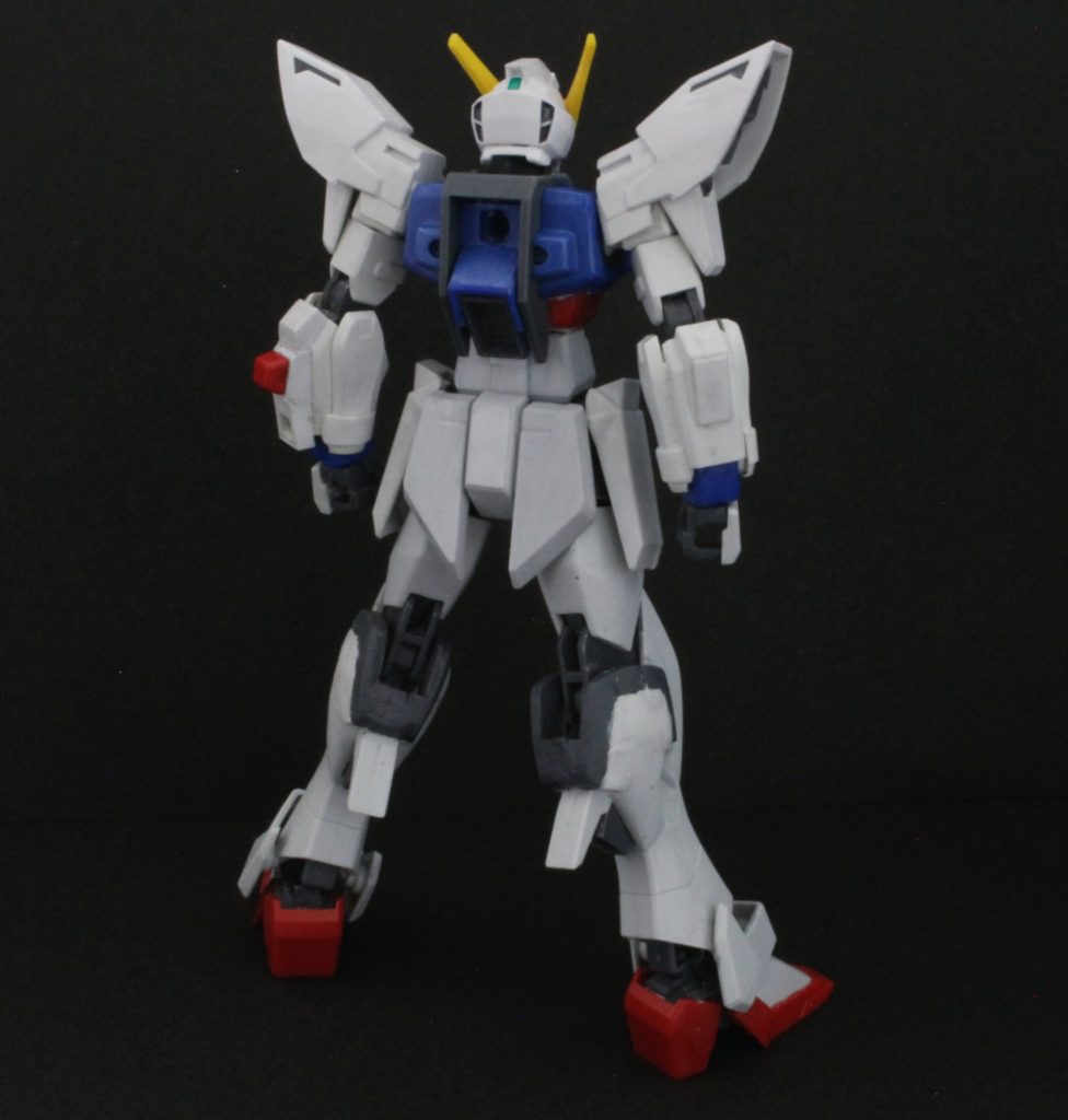 ストライクを設計ベースに機体の機動力向上、軽量化を目的に制作された