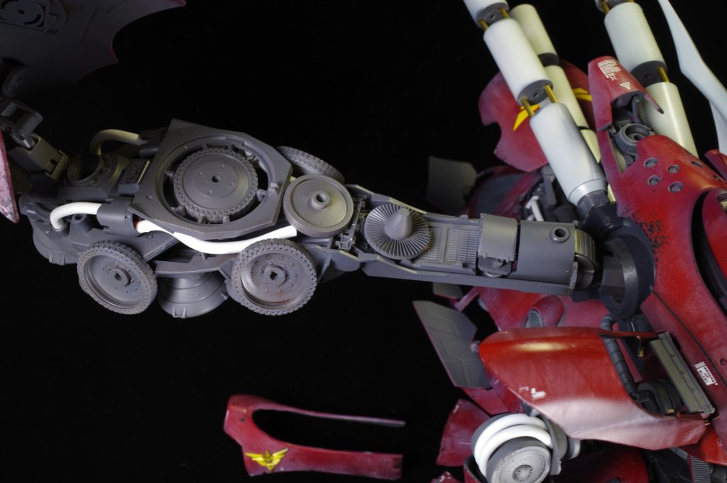 巨大ファンネルコンテナのパーツも取り外し可能。