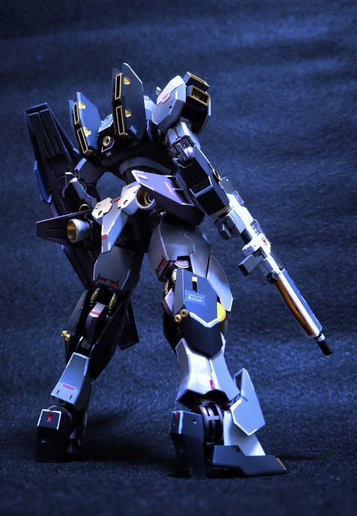 15. そうこうしているうちにネオ・ジオンのアクシズ落としが早まり、あおりでνガンダムの納期をラー・カイラムから１０日も短縮されたことから、テスト不十分で“ヴォルヴァ”の搬入・実戦投入は見送られた。