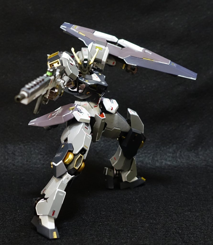 16. その後の最終決戦でシャアのみならずアムロも消息不明となってしまったことから、サイコミュドローンとしてのテストは頓挫。　以後、レーザー通信が届く範囲で一般MSパイロットが遠隔操作する拠点防衛用無人MSとして数機が活用されたらしい、というのがもっぱらのウワサだ。