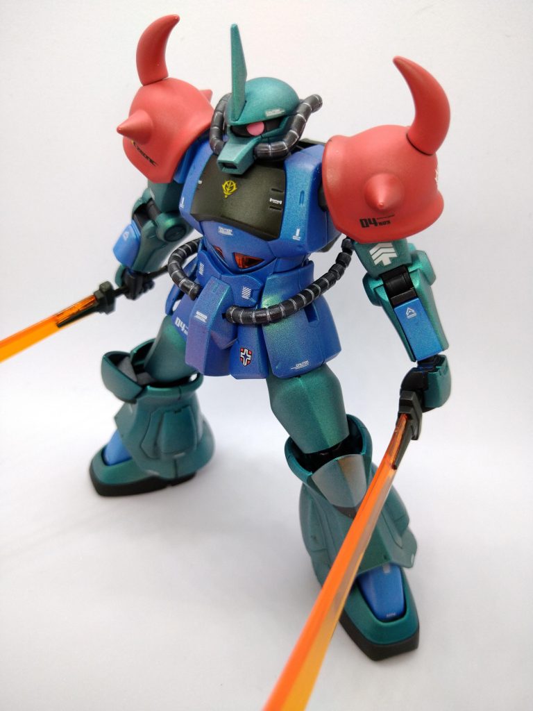 二刀流!キットの箱を空けたら左手用のヒートソードもついているのに気付いて、「両手に持たせたらイフリート改っぽくない!?」っと思ってこのカラーリングに決めました(笑)