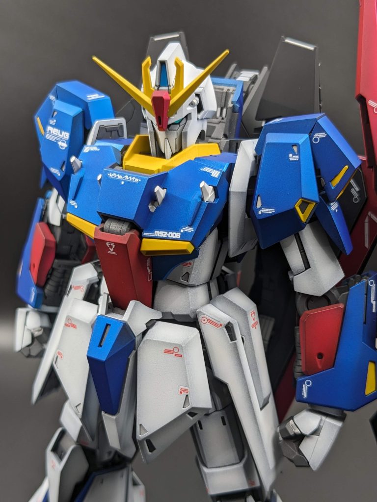 なので、素直にスーパーロボット感のまま、青だけ彩度上げて、他は少しだけ渋めな仕上がりを目指しました 