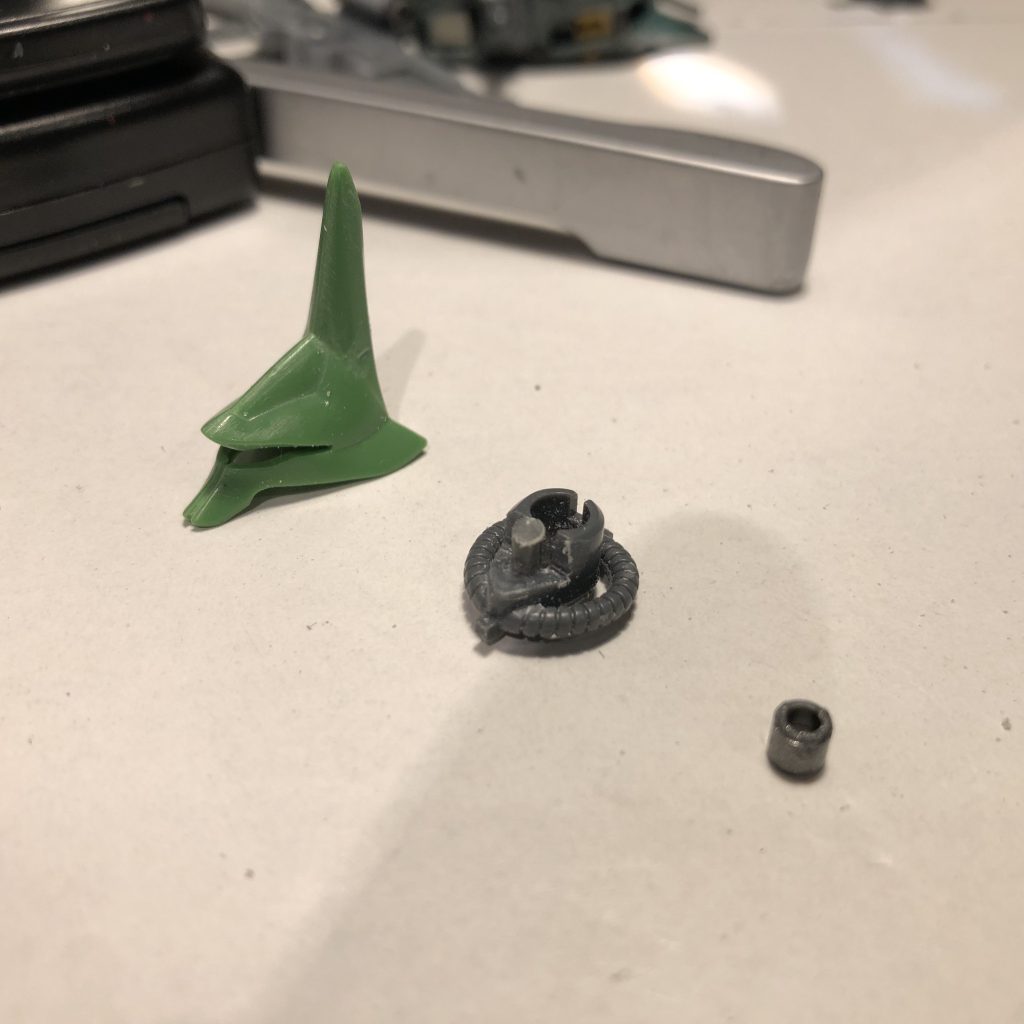 モノアイは可動機構を組み込んであります。