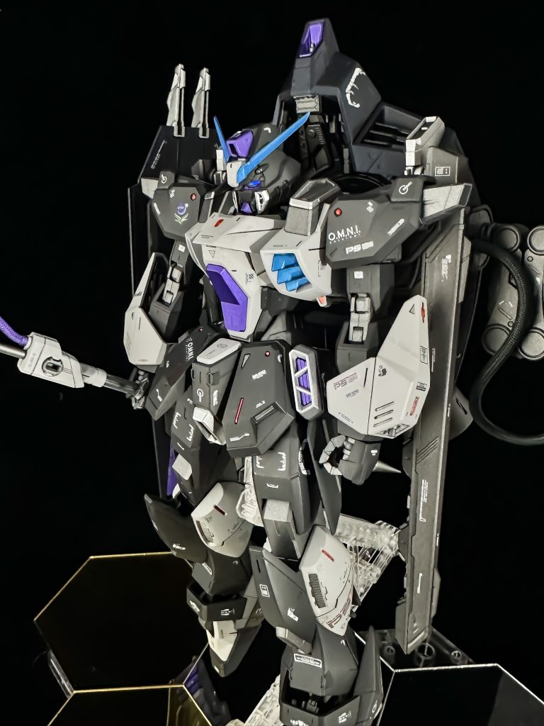 前今回は面出しの練習も兼ねて組み立て自体はストレートです。本当はさっとパチ組だけして寝かせておこうと思っていたらかっこよすぎていつの間にかタガネやらチゼルやらヤスリを手に取って下処理を始めていました...