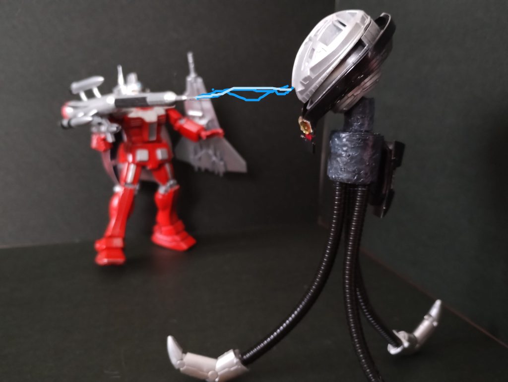 【ビームは画像加工です】ウルトラジムMkⅦのエメリウムライフルに手も足も出ないチブル(もっとも手はないが)。第二形態へと変身した!