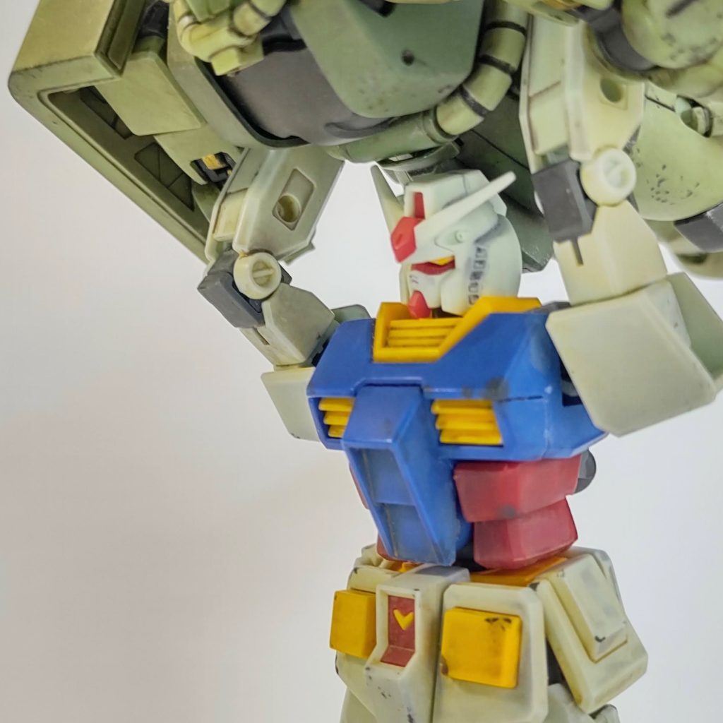 仕方ないので、ドアンのザクを投げるシーンも再現して終わります。投げられてるザクはふつうのHGリバイブザクです。次の投稿に出します。