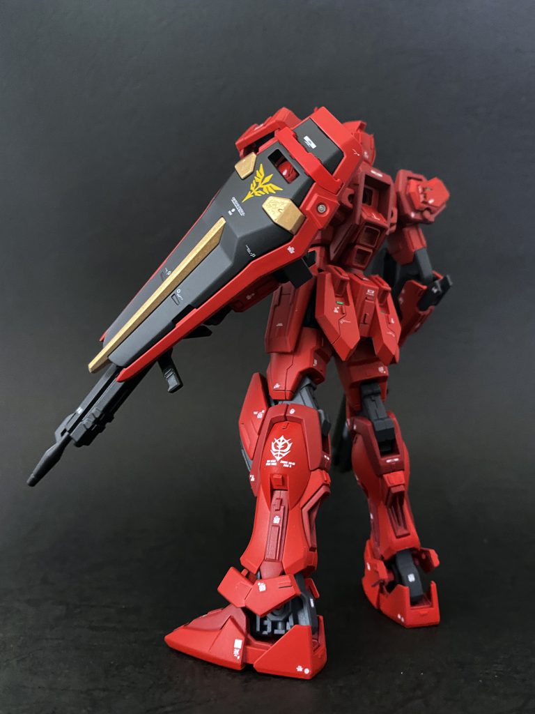 シールドもサザビーっぽく。