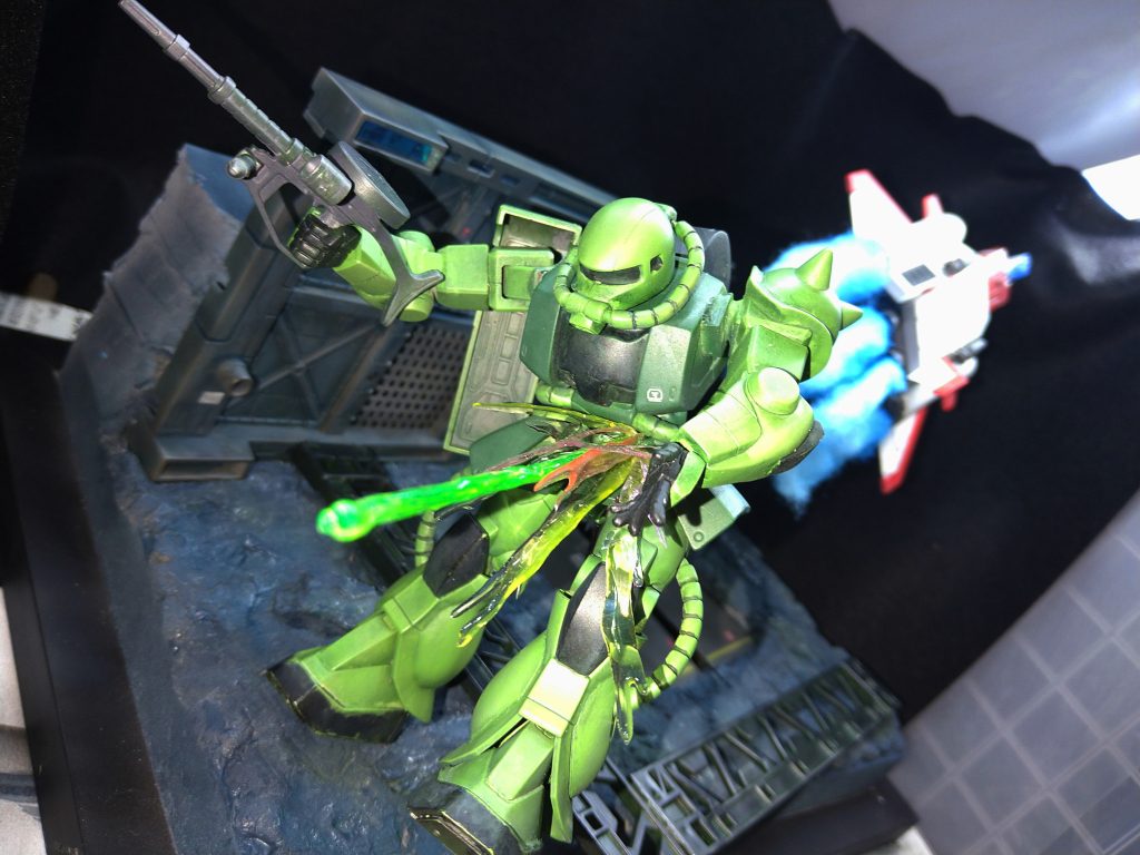 セイラ:  「ありがとう、必ず私はあなた達の元に戻ります」呟きながら次々にジオンMSをターゲットリングに捉える。