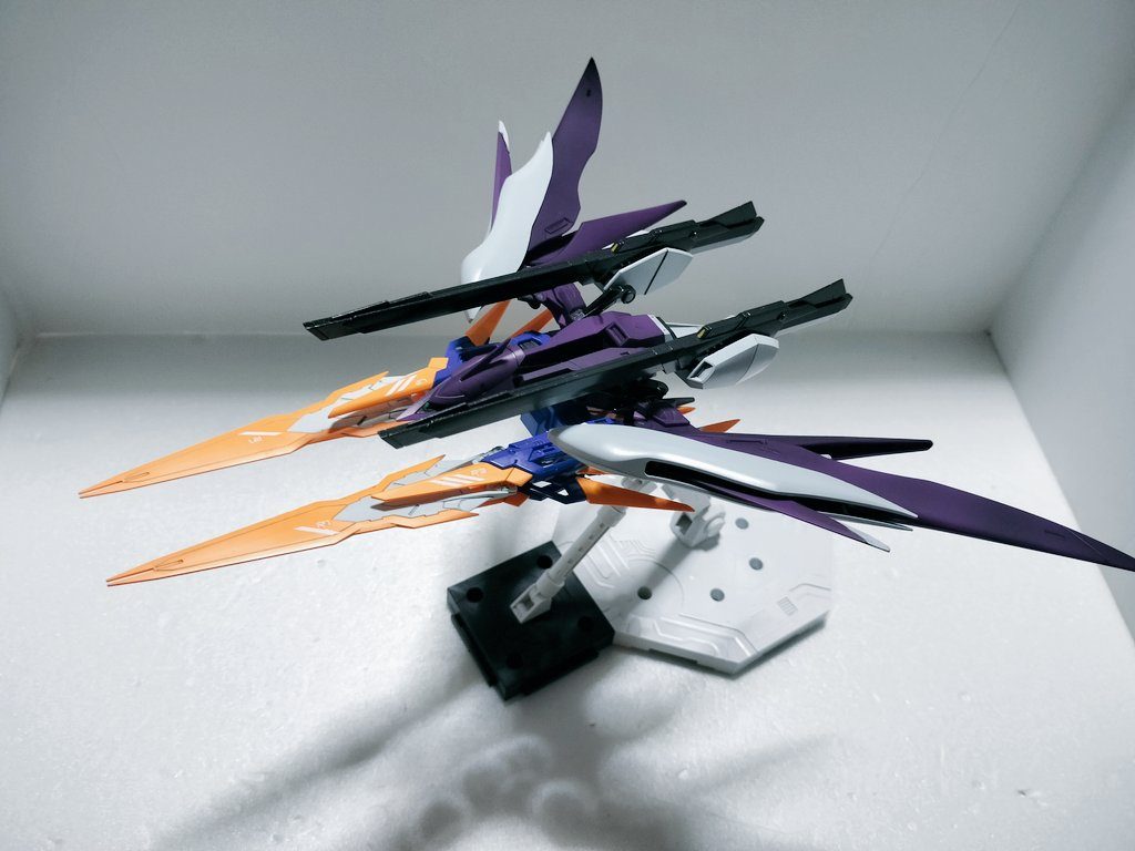 支援機のワイバーンシルエット最初はこうしようとは全く考えて無かったですが、もう変形合体させちゃえと笑