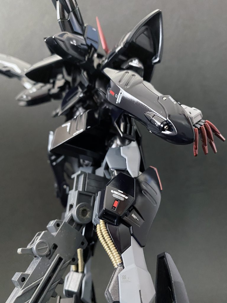 メタルパーツ等でディテールアップ。