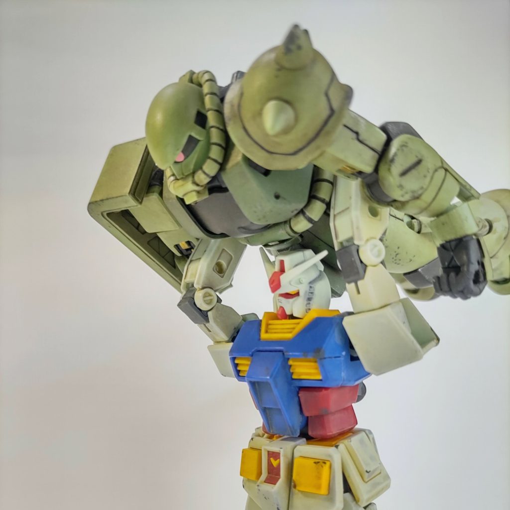 EG ガンダムでも出したガンダムさんに投げられるドアンザクの身代わりをするところ。左手首がゆるゆるです。ここまで見てくださった皆様本当にありがとうございます。