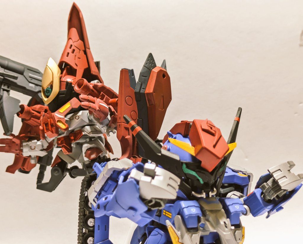 バックパックが分離するともう一人のマスクコマンダーが!マスクコマンダーヴルードは本体側のランドコマンダーとバックパック側のスカイコマンダーが合体していた姿なのだ!