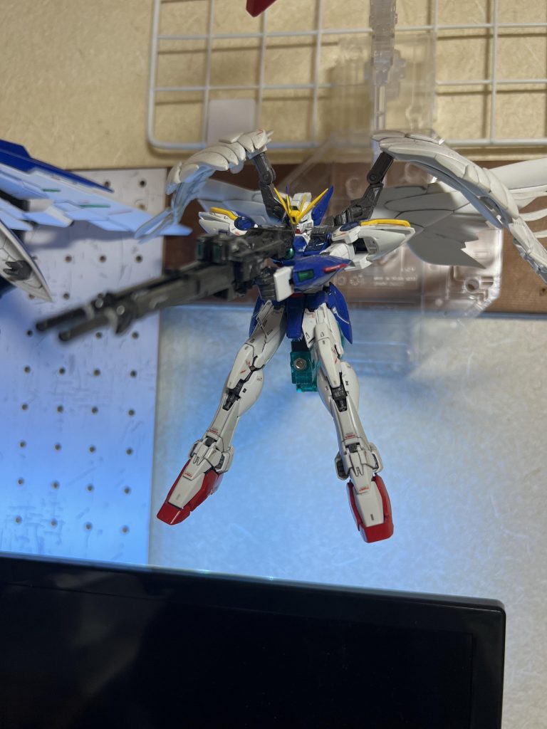 ウィングゼロカスタムこの子はウィングゼロカスタムです！笑やっぱりテレビを見てる俺を狙ってます一応全塗装したはず、、