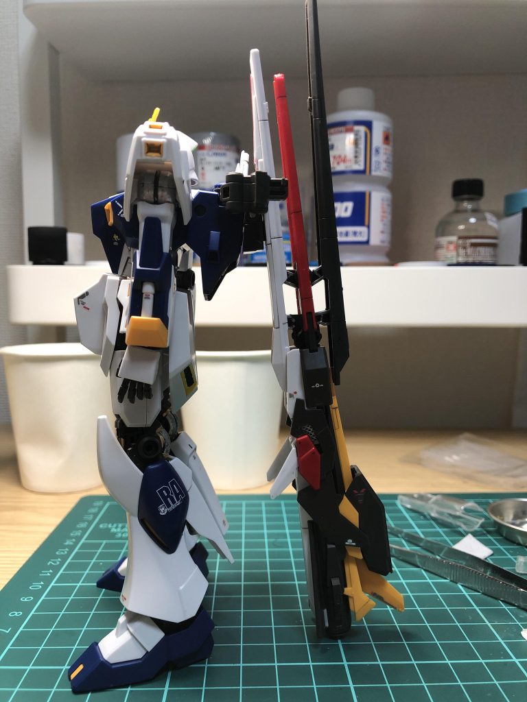 ガンダムデカールのRGのνガンダム用を使用しました。