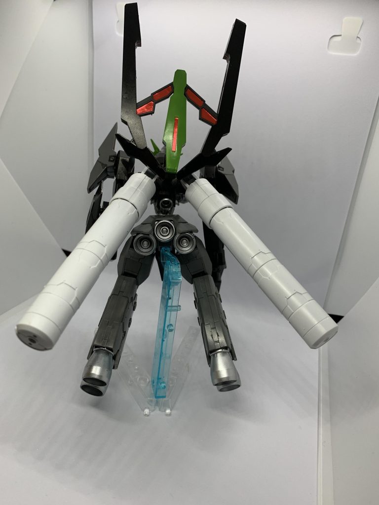 背面背部にプロペラタンクを搭載し長距離の移動が可能になっている。