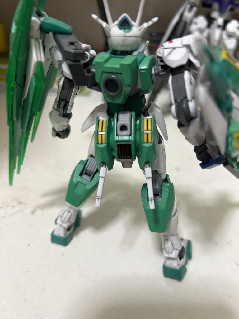 エアリアルの背中の武装はクアンタの腰周りに取り付けました。これ、、、ビームサーベルとれるんやろうか？