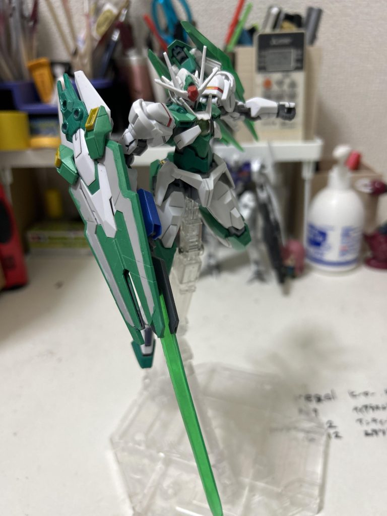 ポージングはこの状態が好きなのでこの状態で飾ってます。ほんとはビット用のスタンドも使って飾りたいんですが、私の部屋にスペースがあまりないので、いつかスペース作って飾りたいですね♪ てかシアクアンタ欲しい、、、