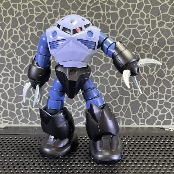 そんなに戦いたいのであれば水の中にいらっしゃい、このズゴックがお相手しましょう