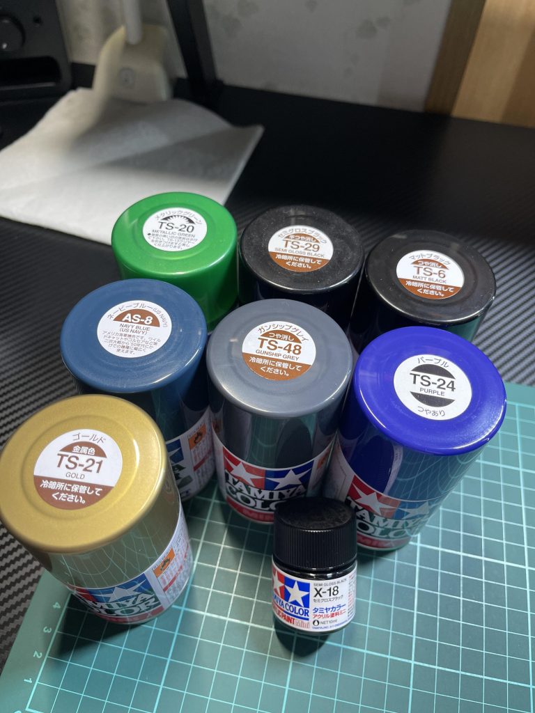 使用したスプレーと塗料です。友人の悪魔の囁きにより、コンプレッサーとエアブラシを買う日も遠くないかもしれません😈最後まで見ていただきありがとうございました。ご機嫌よう👋✨