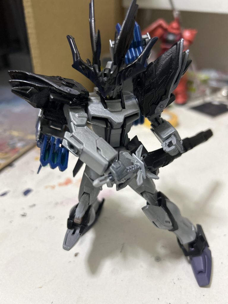 体の角度を変えて抜刀術の構えをとったりもできます。他にも構えの写真撮ってるんですけど、なんかこれ以上入れることができませんでした。残念です（ ｉ _ ｉ ）個人的にはデスサイズイガリマと同じくマントをつけたいですね！！かなり普通のストライクとは違う感じになったので個人的にはかなりの気に入り作品ですねwwでは私はこれで！！