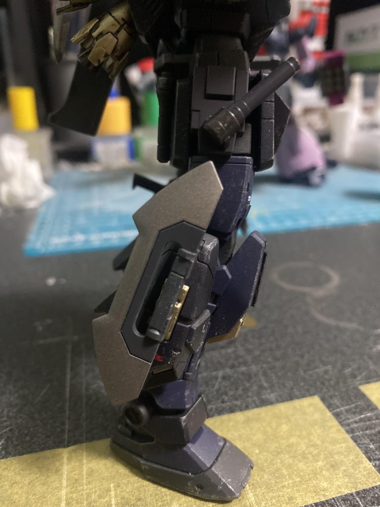 追加したカーボンブレードと右腰部ビームサーベル。カーボンブレードはティエレンの物を持ち手部分を作り直して装着。