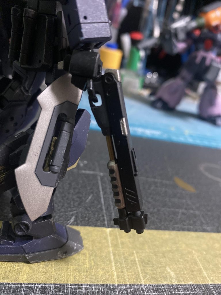 ケンプファーから流用のショットガン。銃身下部のスライド部分を2mmの真鍮線にしてディテールアップ。