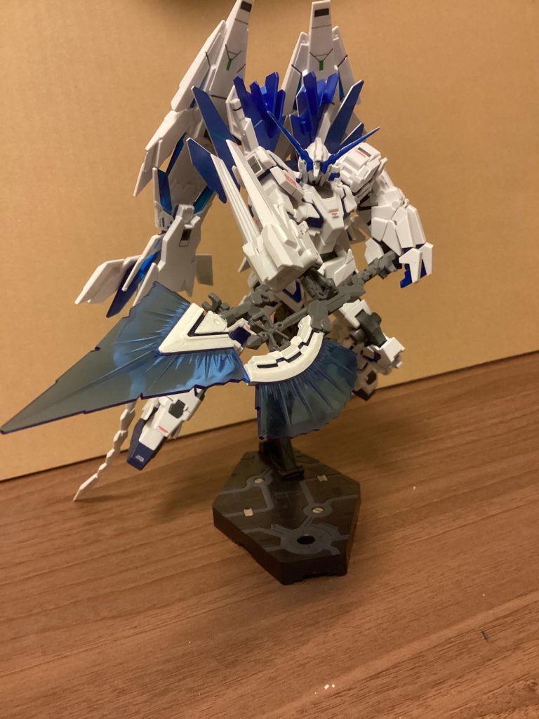 ハイパービームジャベリンを振り下ろす絵