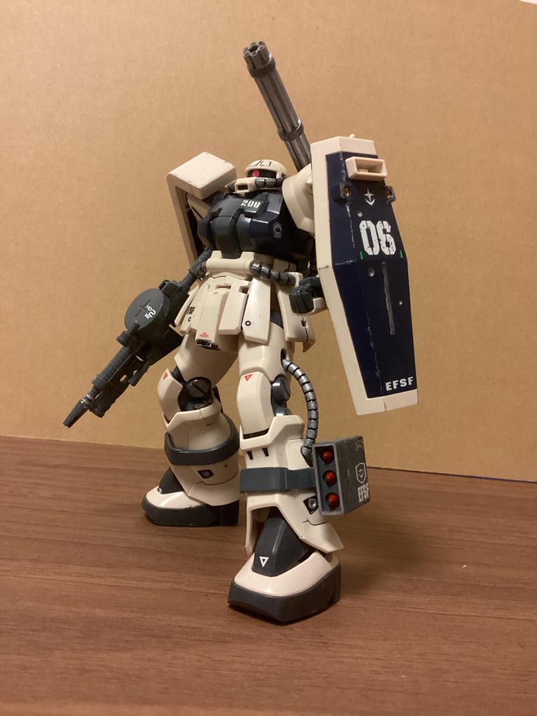 また、同様の設定で背部には6連装110mmガトリング砲を追加。これで心置きなく対地空攻撃が出来ます。