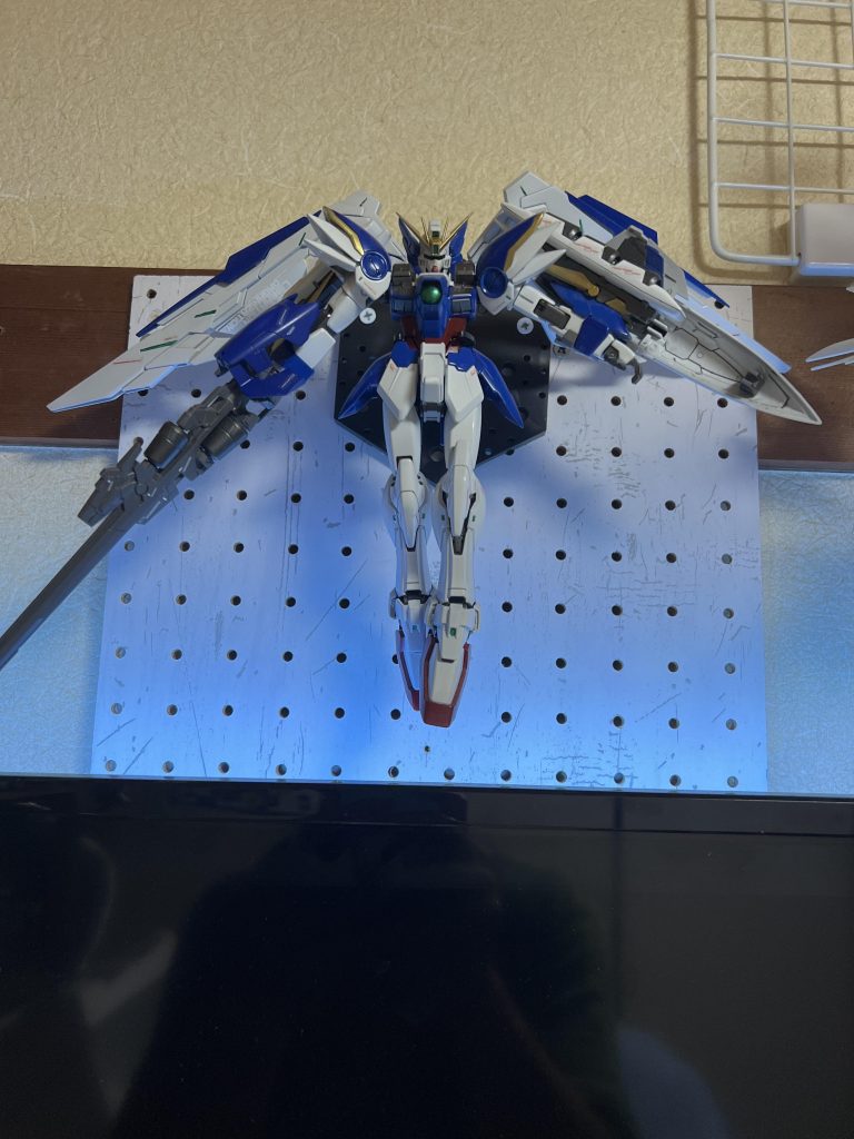 テレビの上に降臨かっこいい