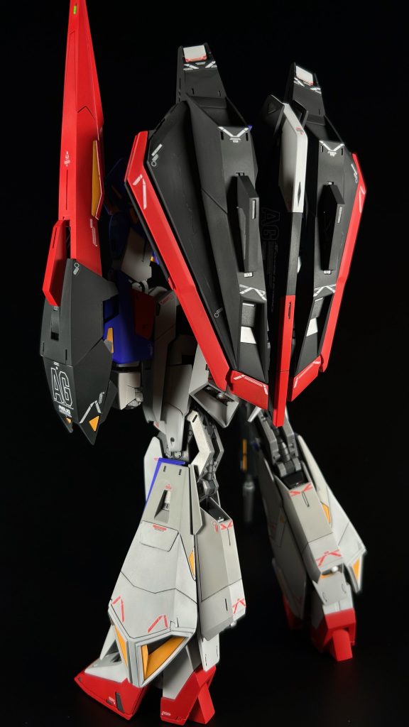 バックショット!足にもスジボリを追加して塗分け頑張りました。バインダー系はスジボリ頑張ったんですが、目立ってないですね。残念ポイント。