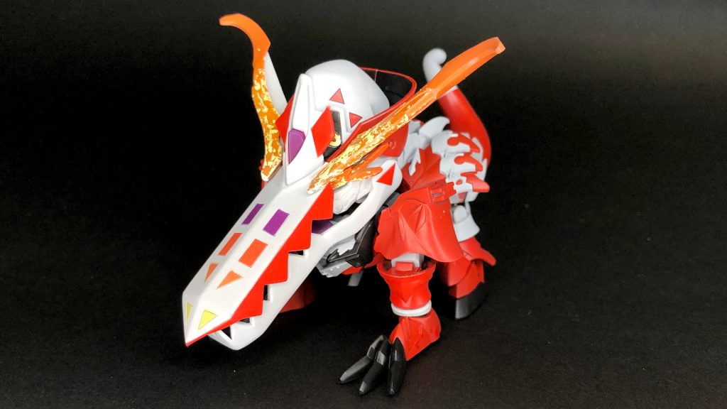 MA「ラウドボーン」形態サイドアーマーが前足に頭部の黒い部分に目が宿り、大きなアゴを携えた立派なラウドボーンの姿に！