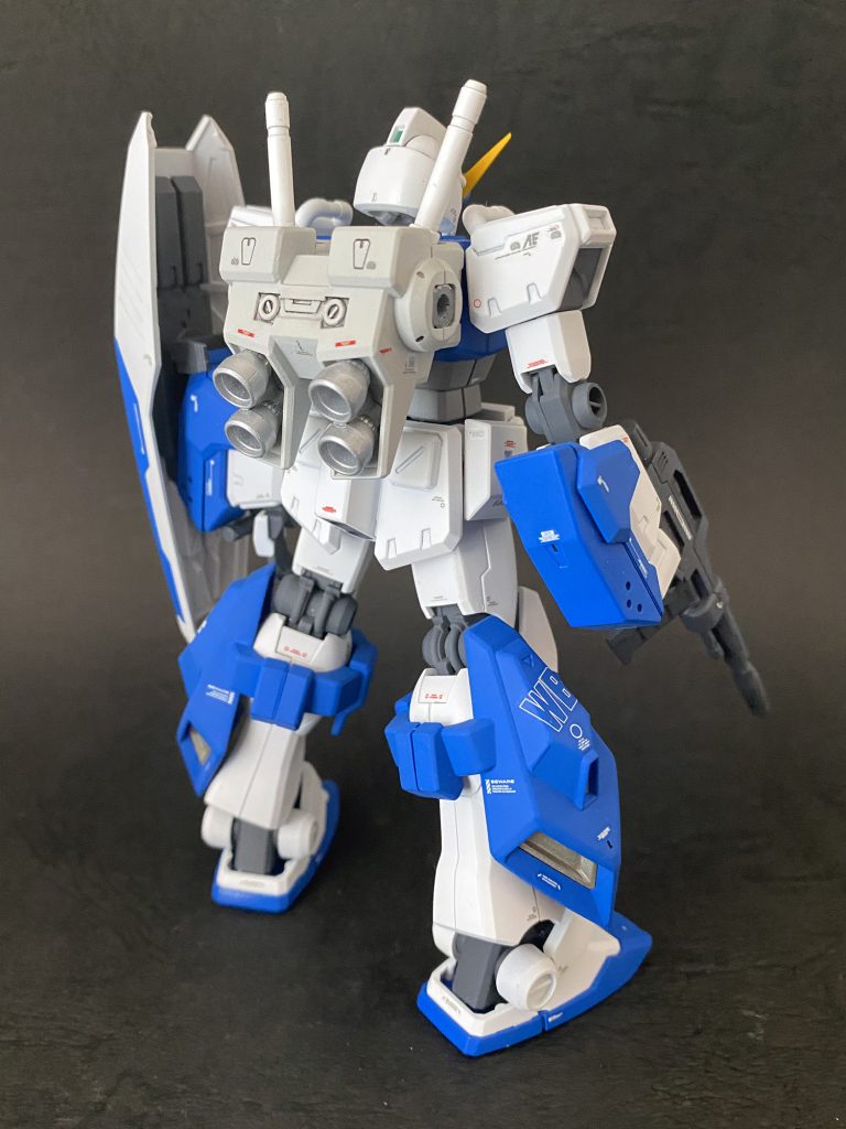 設定上、ありえないほど高出力だったのでバックパックのバーニアは大型に変更しました。