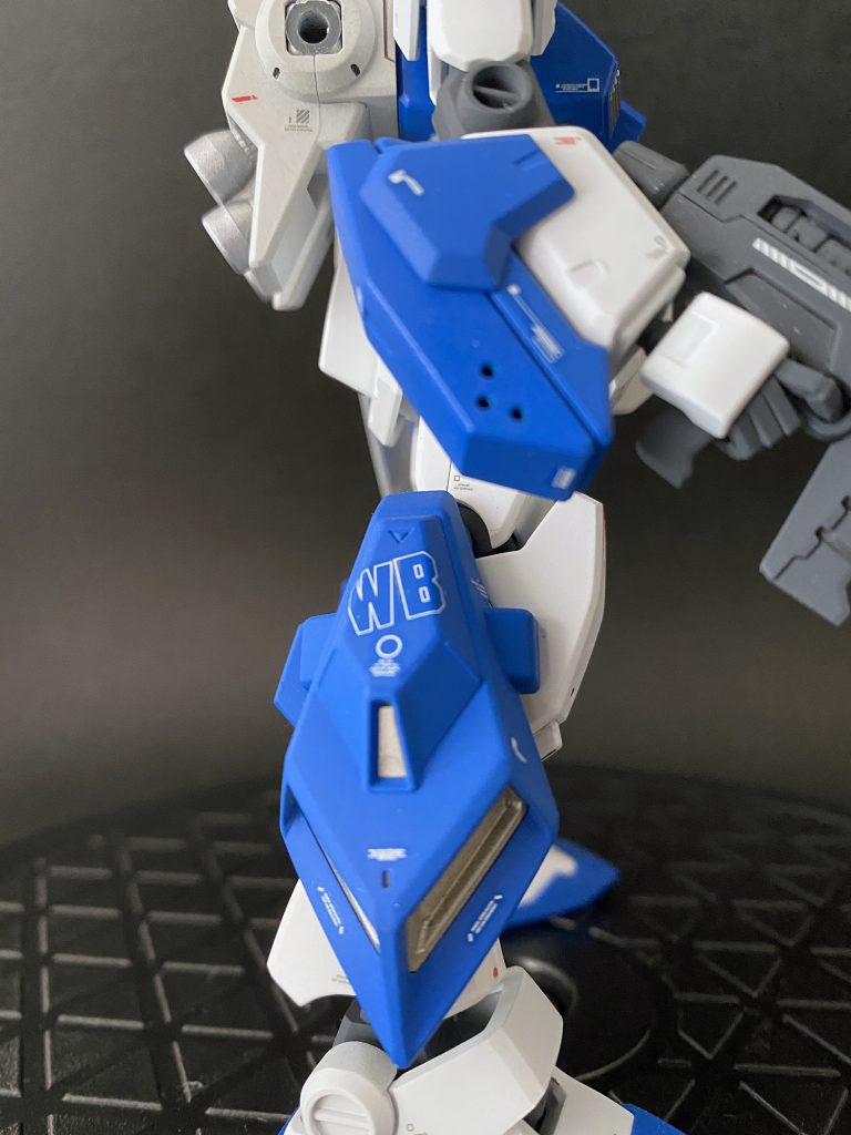 脚のバーニアユニットは推進剤も入っているからボリュームがあります。