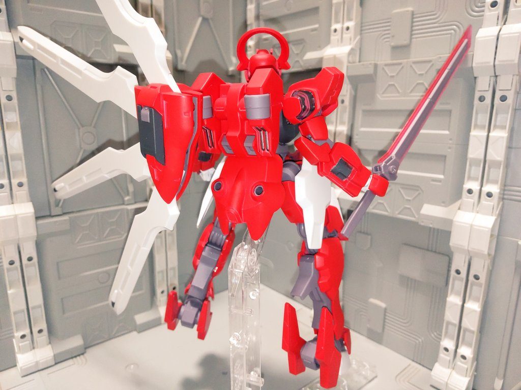 片翼状態(マリオネット)のバックショット。アシンメトリー良いですよね