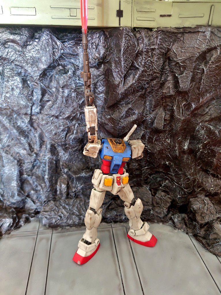 岩の表現が大変でした。スタイロフォームを削って削っての繰り返しで表現しました。