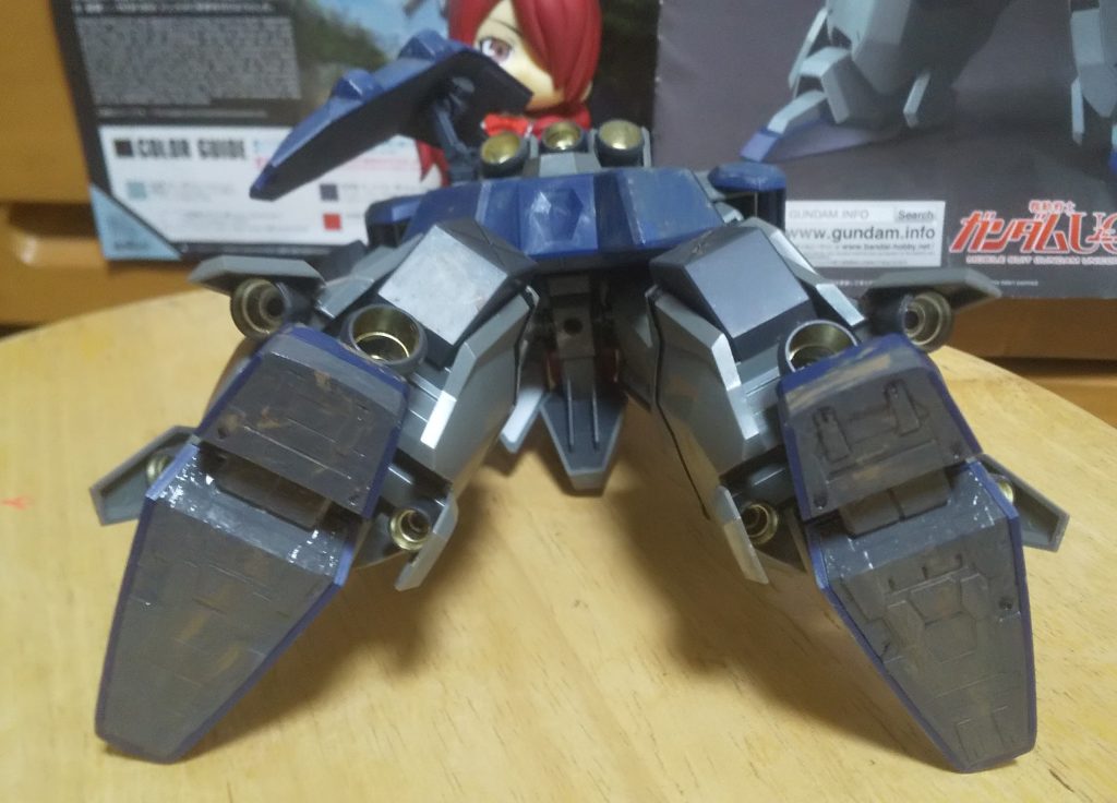 :それと足の裏面とシールドの裏面にはニュートラルグレーで塗装した。