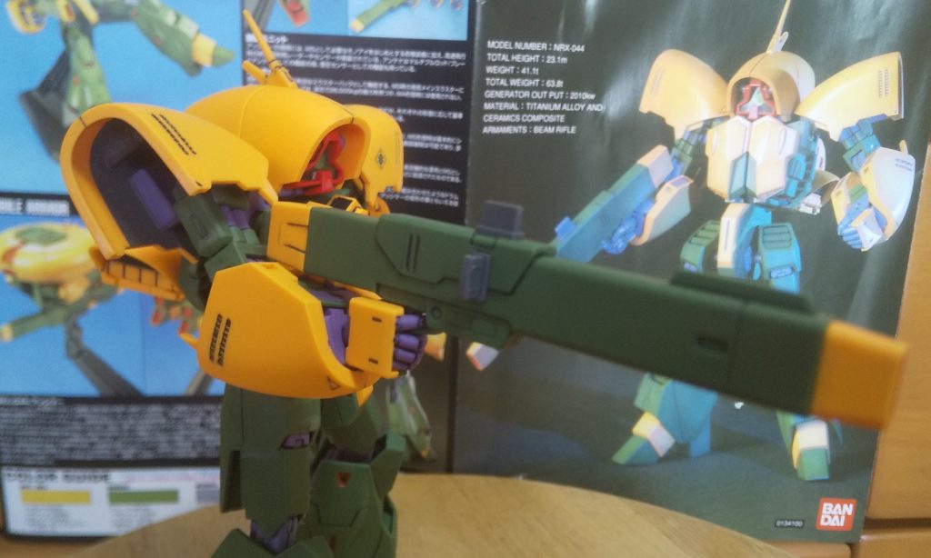 :武装はなんとビームライフルのみ！？内臓武装やビームサーベルはないのだ。💦