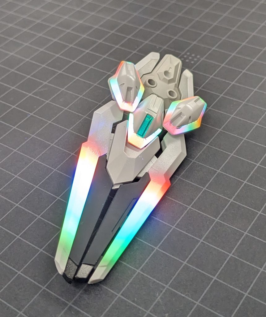 虹色グラデーションの塗装直後の様子ブラックライトで光ったときは脳汁出まくりでした